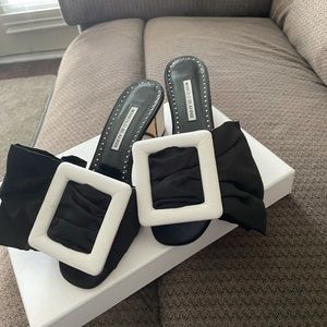 Manolo Blahnik open toes Mules 39